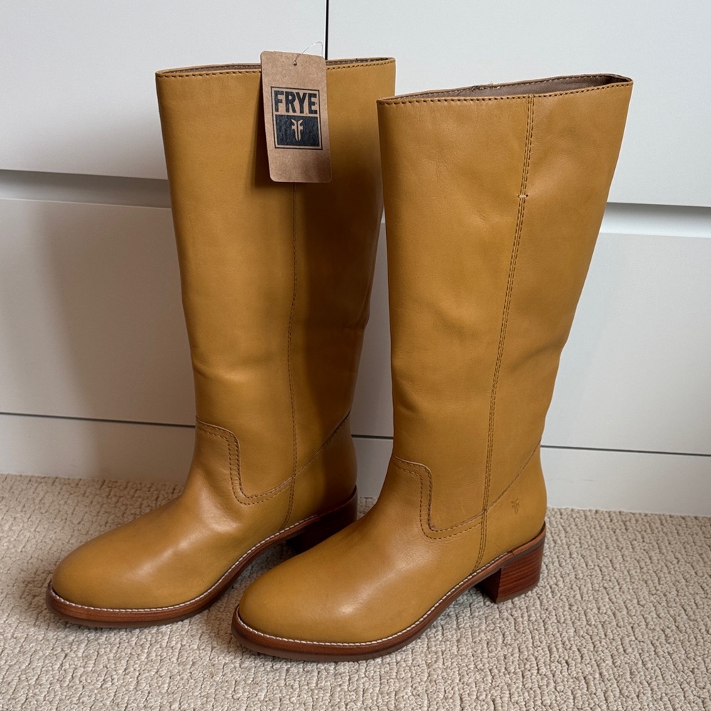 NWT Frye Camryn Leather Heeled Boots in Banana